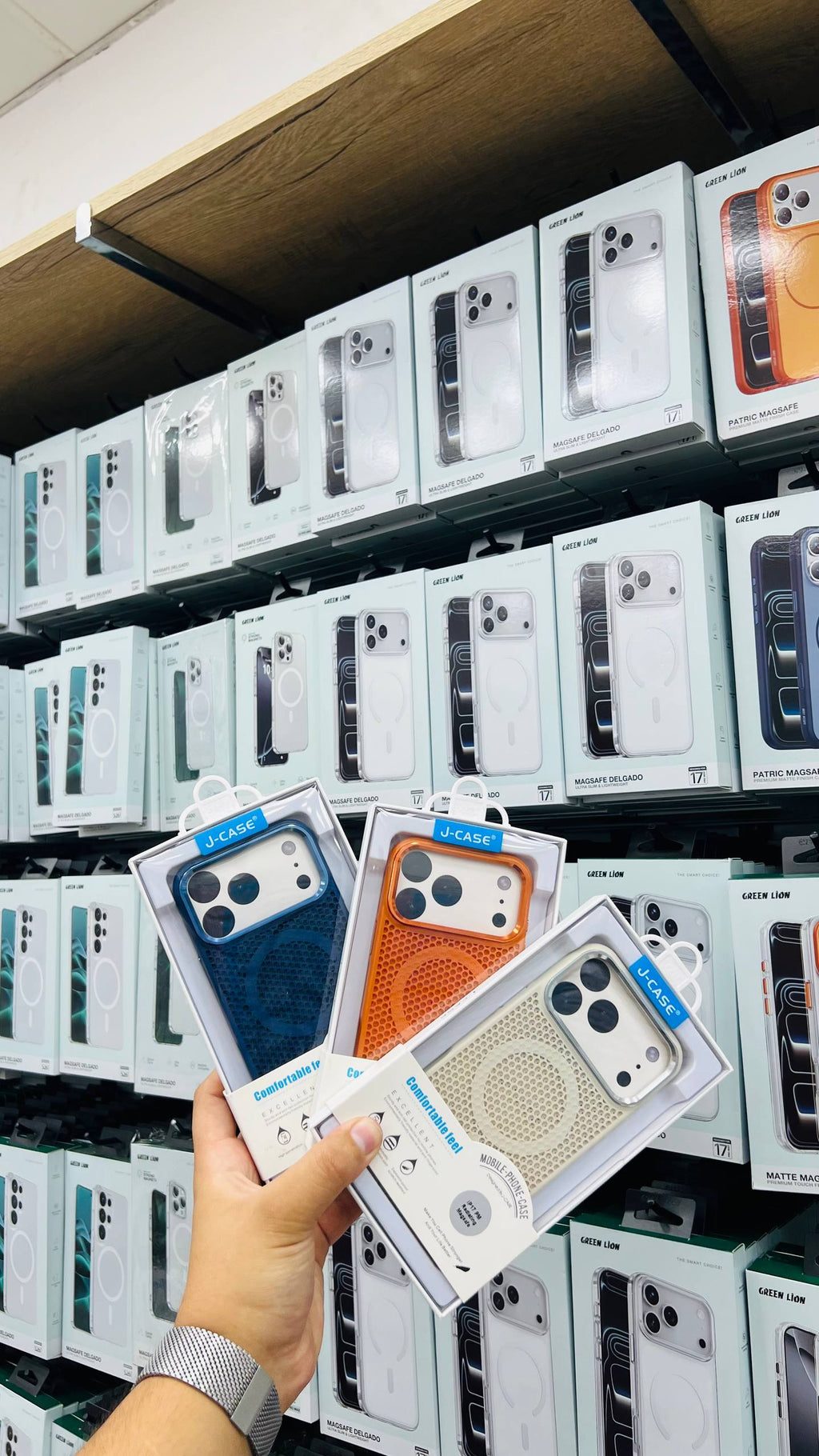 Antichoc J-Case iPhone 17 Pro Max | حماية أنيقة ضد الصدمات